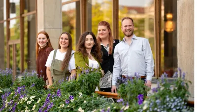 Masterstudenter på balkongen