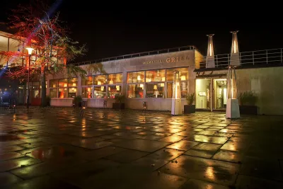 Operagrillens fasad kvällstid