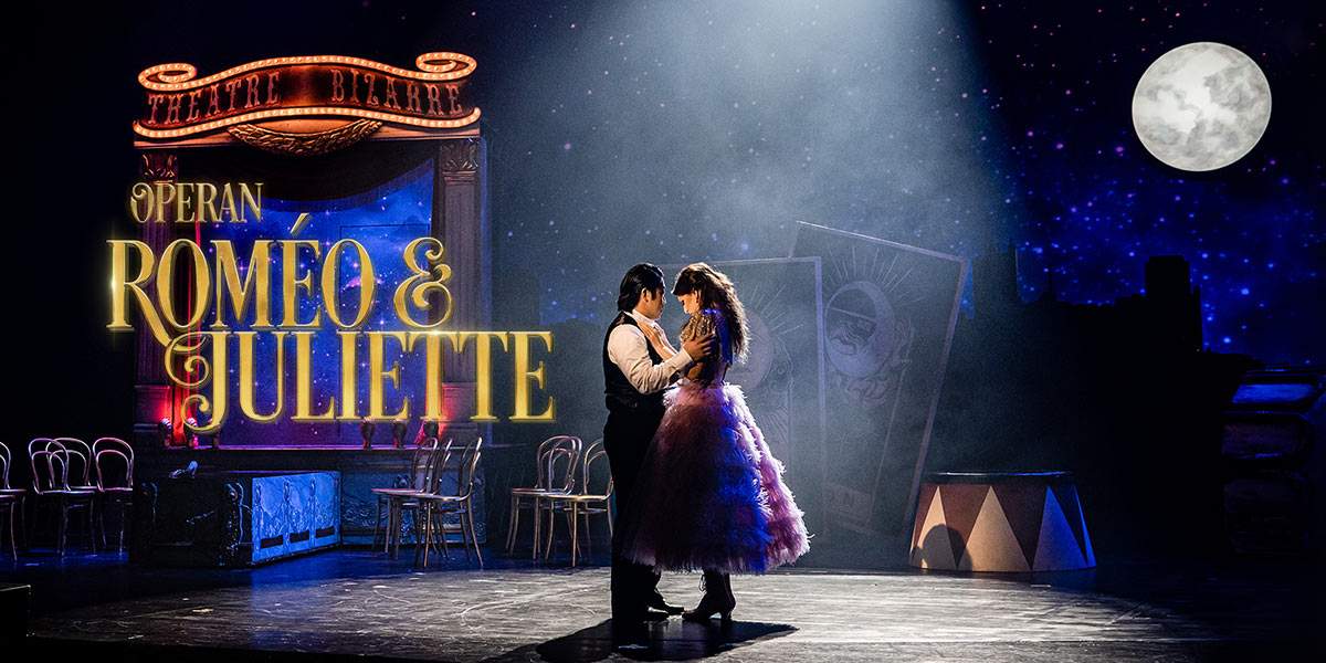 Roméo och Juliette omfamnar varandra